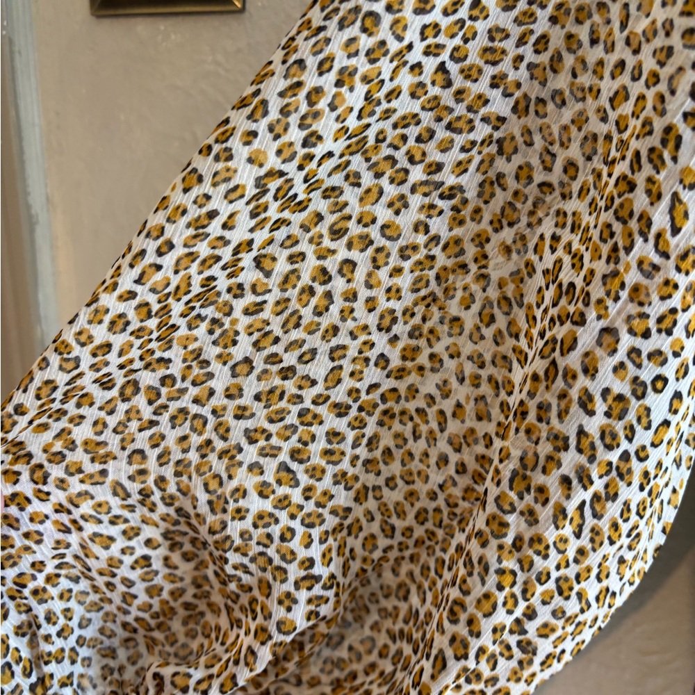 Here comes the sunshine Leopard Print Blouse size L - Picture 6 of 6